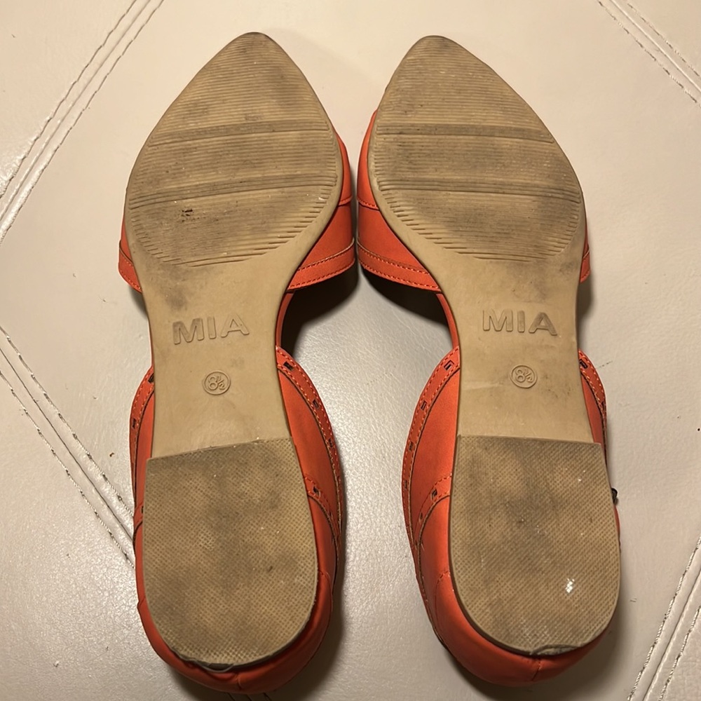 Orange flats - Picture 3 of 3